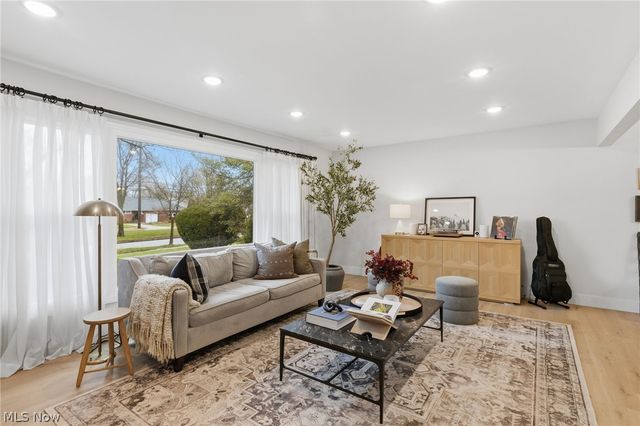 23250 Fairmount Boulevard, Shaker Heights, OH 44122