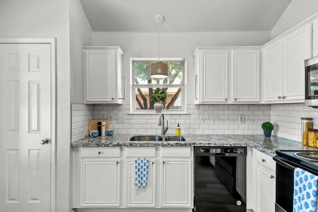 1309 Indian Wells Trail, Midlothian, TX 76065