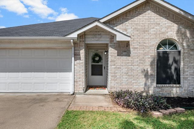 1309 Indian Wells Trail, Midlothian, TX 76065