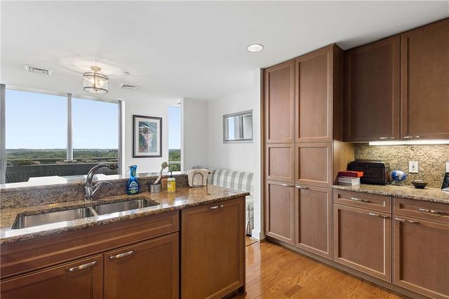 700 Park Regency Place NE 1607, Atlanta, GA 30326