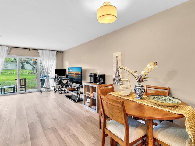1958 E Discovery Circle E, Deerfield Beach, FL 33442