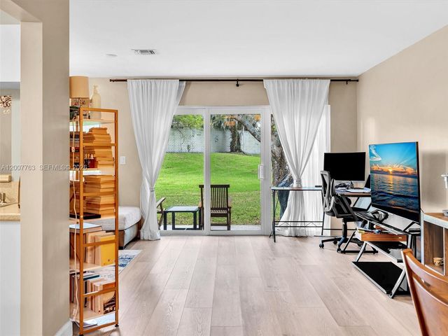 1958 E Discovery Circle E, Deerfield Beach, FL 33442