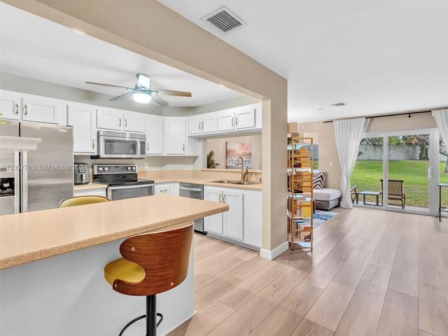 1958 E Discovery Circle E, Deerfield Beach, FL 33442