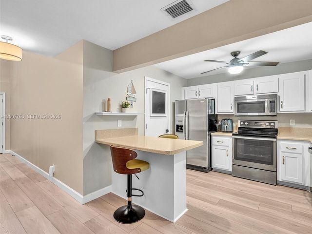 1958 E Discovery Circle E, Deerfield Beach, FL 33442
