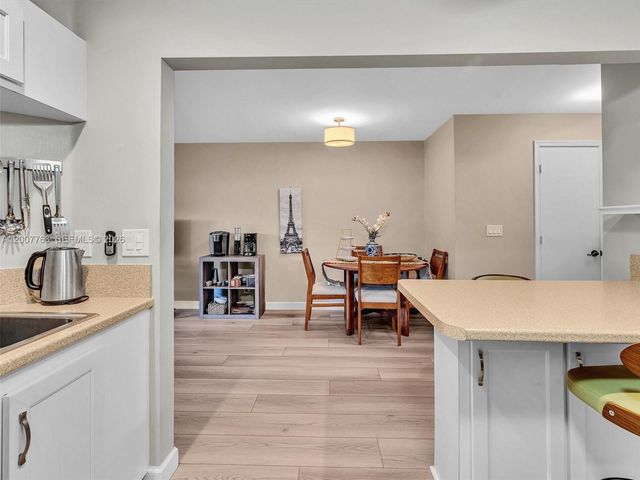1958 E Discovery Circle E, Deerfield Beach, FL 33442