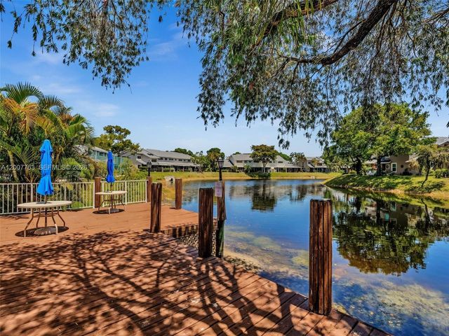 1958 E Discovery Circle E, Deerfield Beach, FL 33442