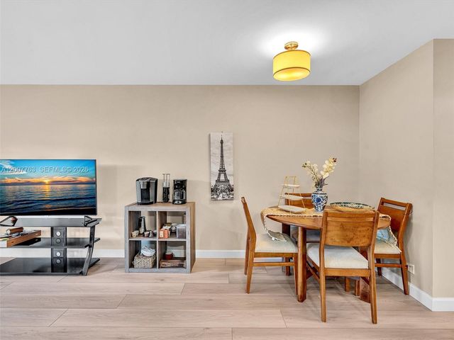 1958 E Discovery Circle E, Deerfield Beach, FL 33442