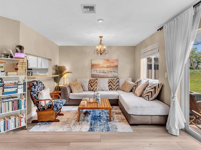 1958 E Discovery Circle E, Deerfield Beach, FL 33442