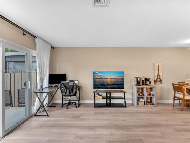 1958 E Discovery Circle E, Deerfield Beach, FL 33442