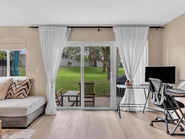 1958 E Discovery Circle E, Deerfield Beach, FL 33442