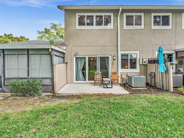 1958 E Discovery Circle E, Deerfield Beach, FL 33442