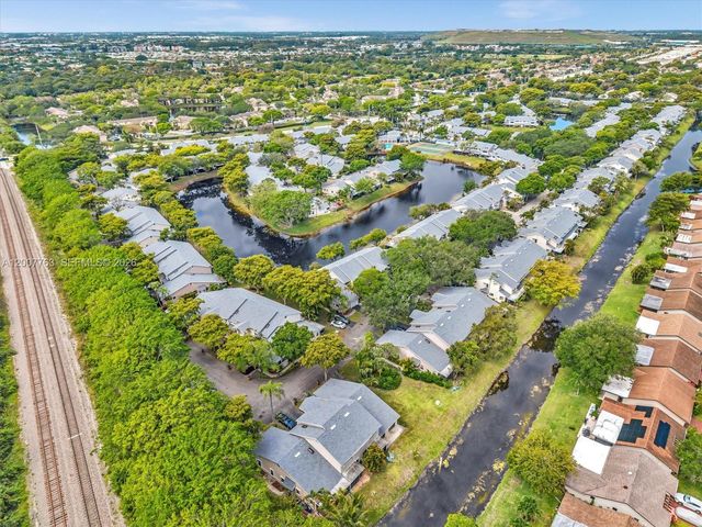 1958 E Discovery Circle E, Deerfield Beach, FL 33442