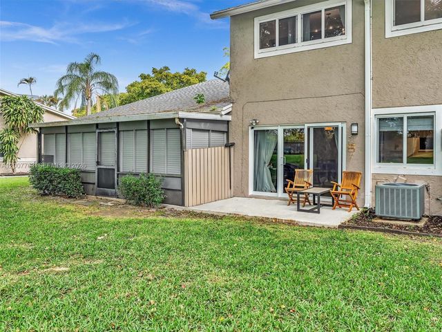 1958 E Discovery Circle E, Deerfield Beach, FL 33442