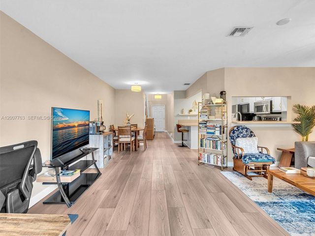 1958 E Discovery Circle E, Deerfield Beach, FL 33442
