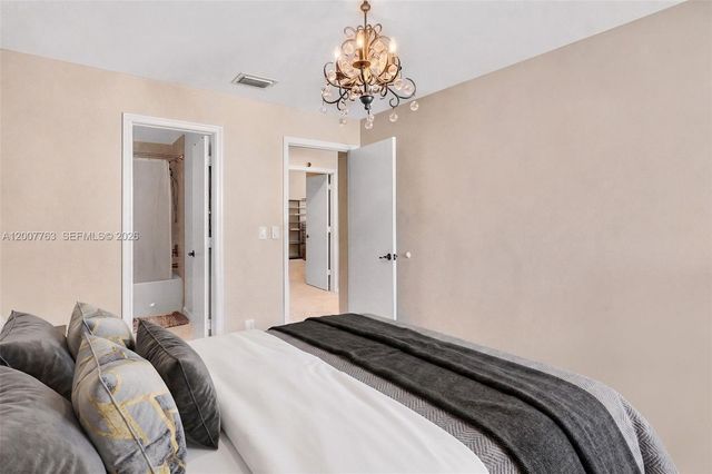 1958 E Discovery Circle E, Deerfield Beach, FL 33442