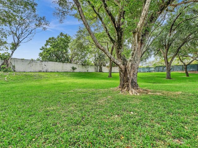 1958 E Discovery Circle E, Deerfield Beach, FL 33442