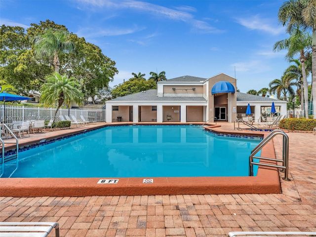 1958 E Discovery Circle E, Deerfield Beach, FL 33442