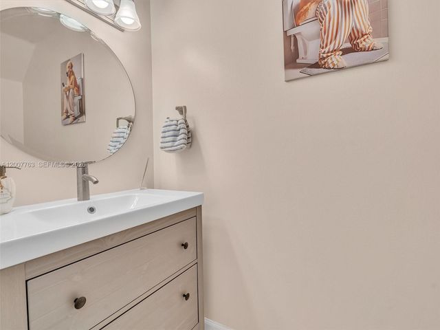 1958 E Discovery Circle E, Deerfield Beach, FL 33442