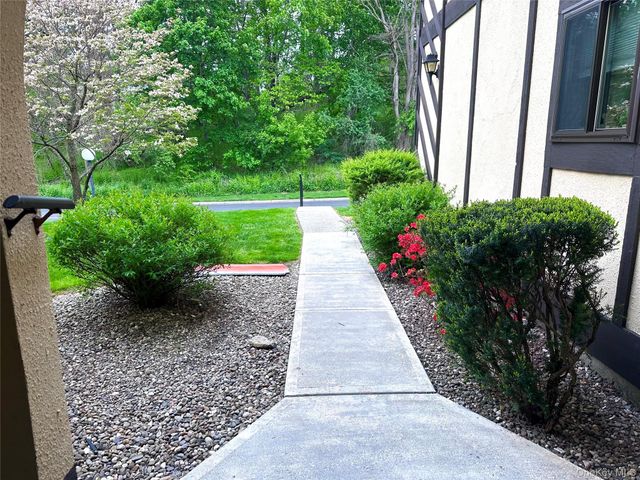 3 LOUDON Drive 6, Fishkill, NY 12524
