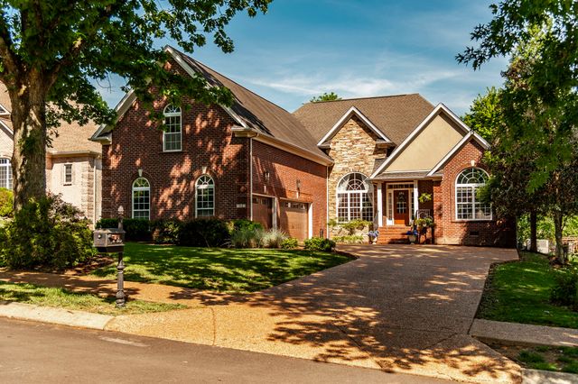 112 Turning Leaf Way, Hendersonville, TN 37075