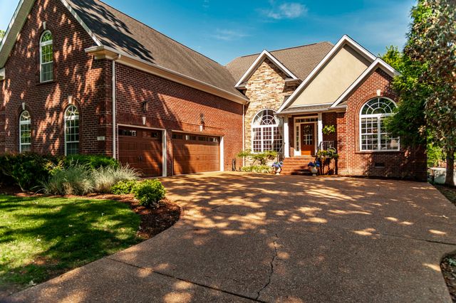 112 Turning Leaf Way, Hendersonville, TN 37075