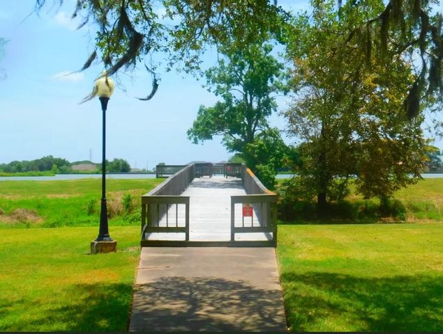 236 Middle Bayou Trail, Angleton, TX 77515