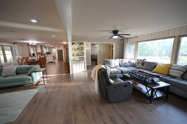 1013 Quail Lane, Eagle Lake, TX 77434