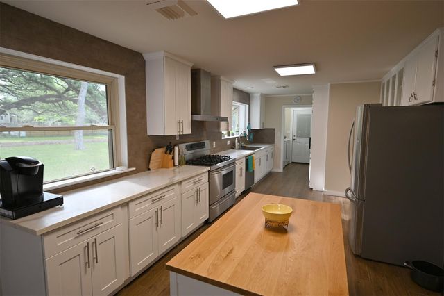 1013 Quail Lane, Eagle Lake, TX 77434