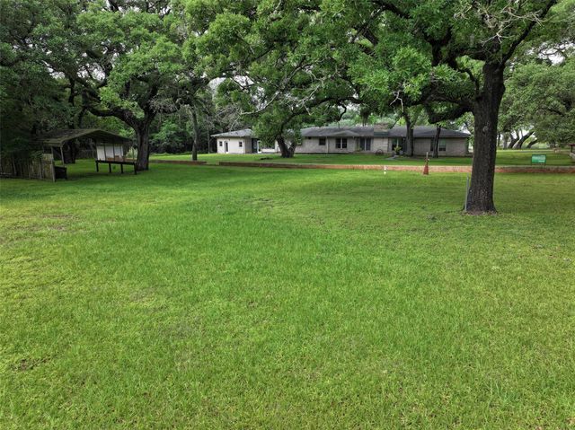 1013 Quail Lane, Eagle Lake, TX 77434