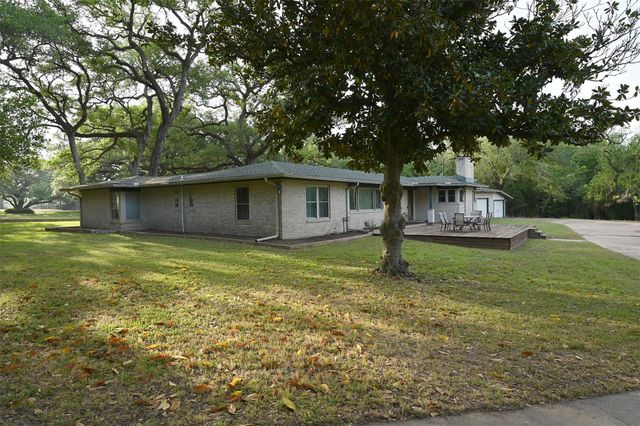 1013 Quail Lane, Eagle Lake, TX 77434