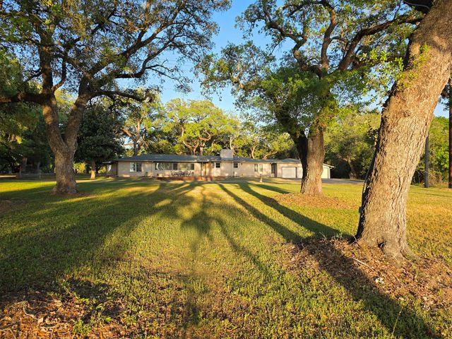 1013 Quail Lane, Eagle Lake, TX 77434