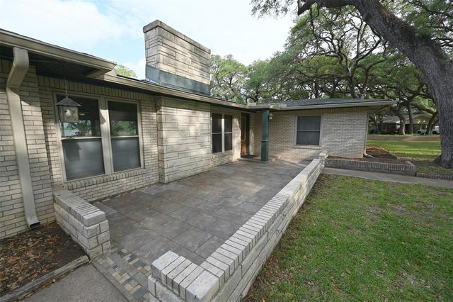 1013 Quail Lane, Eagle Lake, TX 77434