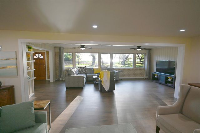 1013 Quail Lane, Eagle Lake, TX 77434