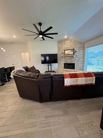 848 Agile Street, Hewitt, TX 76643