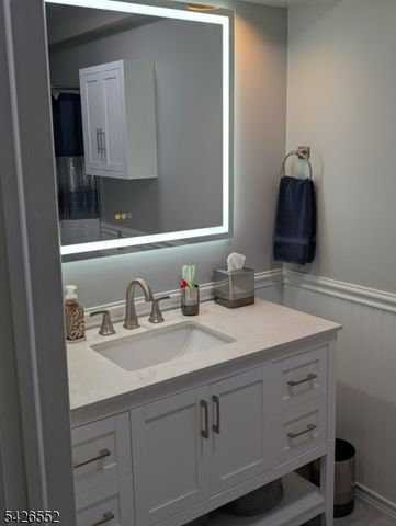 13 Oak St, Rockaway Boro, NJ 07866