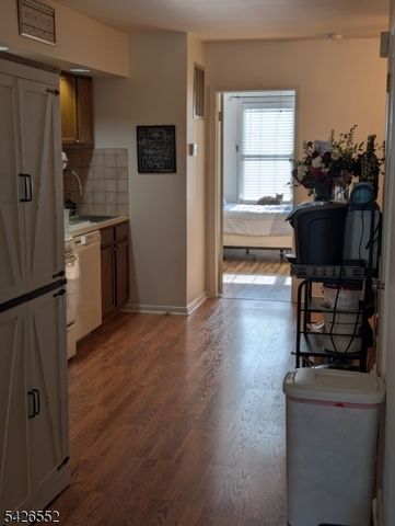 13 Oak St, Rockaway Boro, NJ 07866