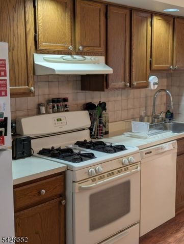 13 Oak St, Rockaway Boro, NJ 07866