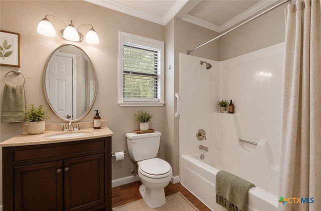 102 Rivercrest Street, Luling, TX 78648
