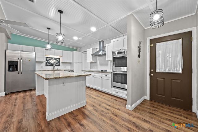102 Rivercrest Street, Luling, TX 78648