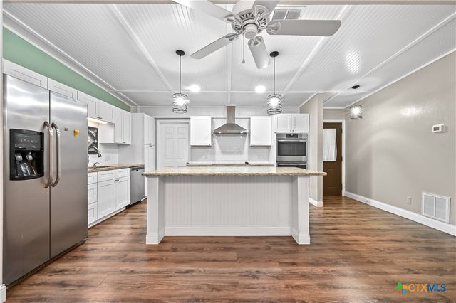 102 Rivercrest Street, Luling, TX 78648