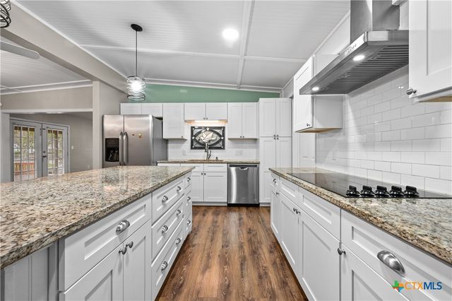 102 Rivercrest Street, Luling, TX 78648
