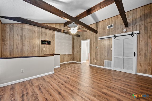 102 Rivercrest Street, Luling, TX 78648