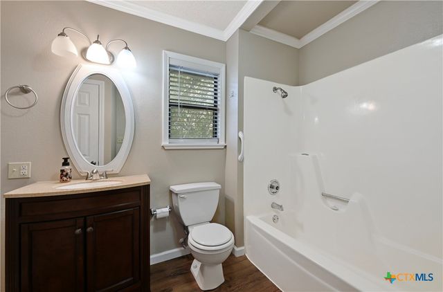 102 Rivercrest Street, Luling, TX 78648