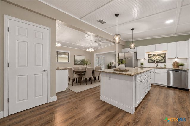 102 Rivercrest Street, Luling, TX 78648