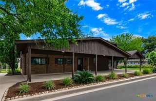 102 Rivercrest Street, Luling, TX 78648