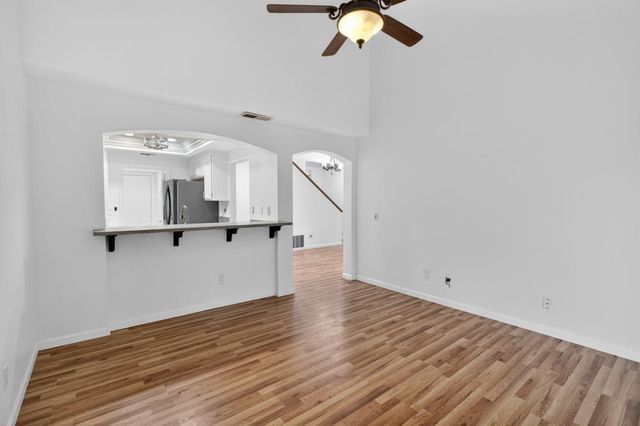 8825 Lemas Rd, Sacramento, CA 95828