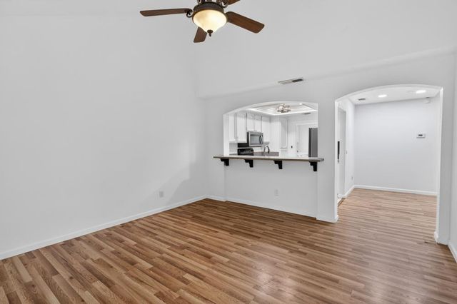 8825 Lemas Rd, Sacramento, CA 95828