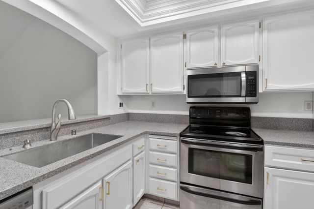 8825 Lemas Rd, Sacramento, CA 95828