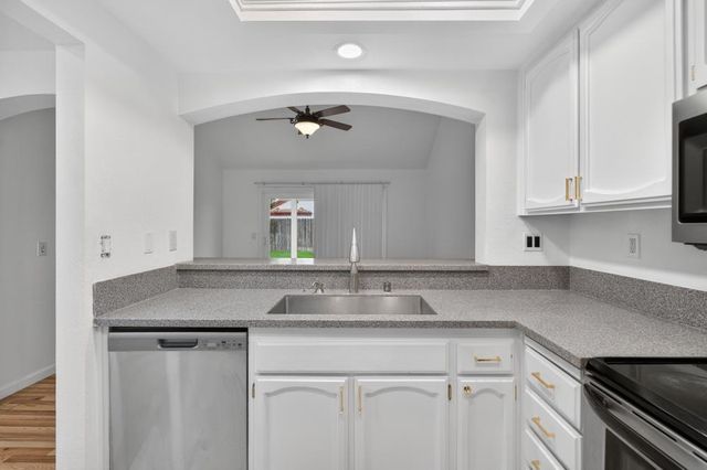 8825 Lemas Rd, Sacramento, CA 95828