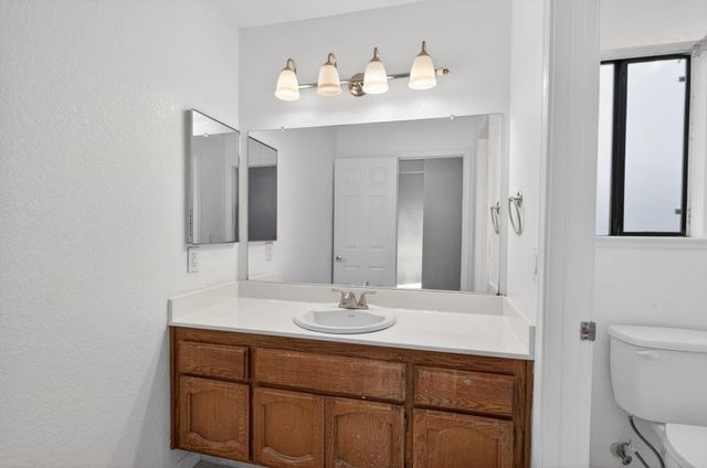 8825 Lemas Rd, Sacramento, CA 95828